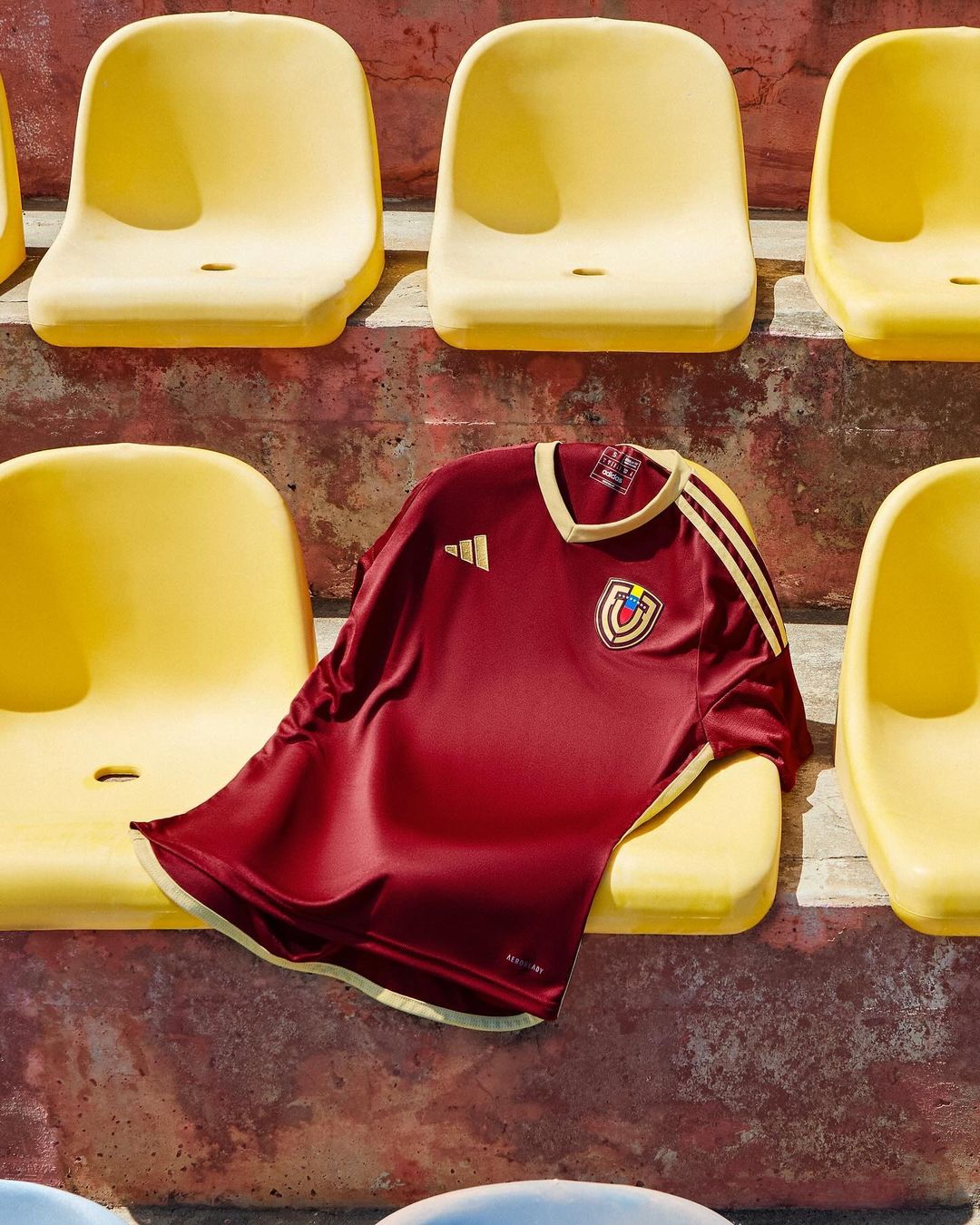 camisa Vinotinto Adidas