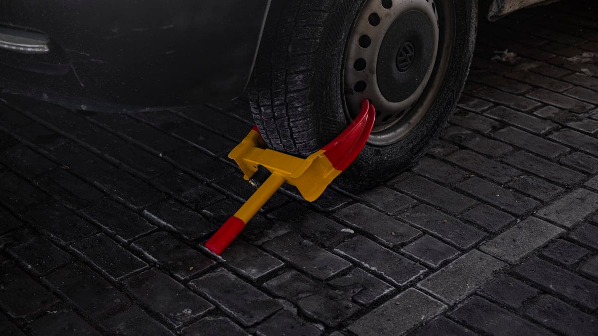 Robos de autos suben 20% en Montgomery: la policía regala trabas gratis