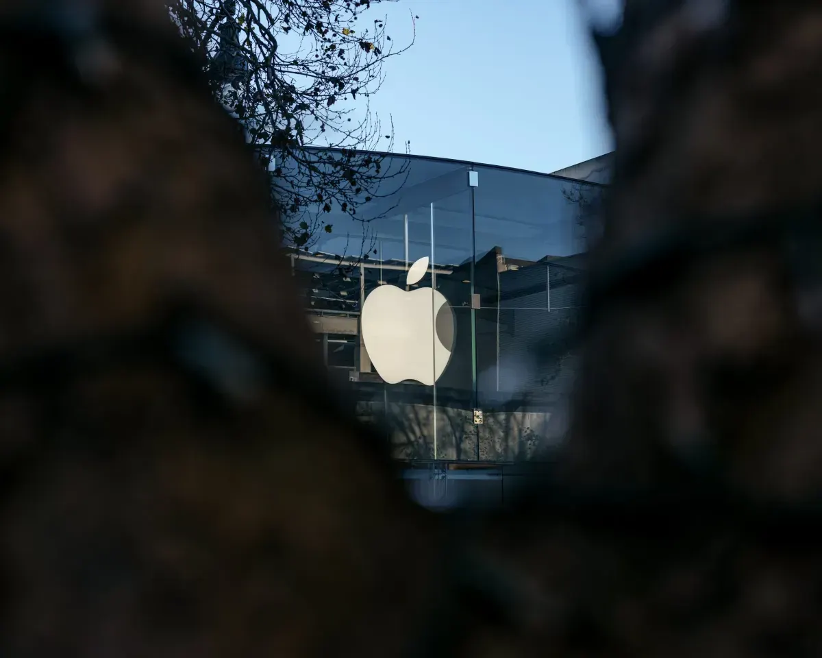 Apple se desploma: La guerra de aranceles de Trump borra $300 mil millones en un día