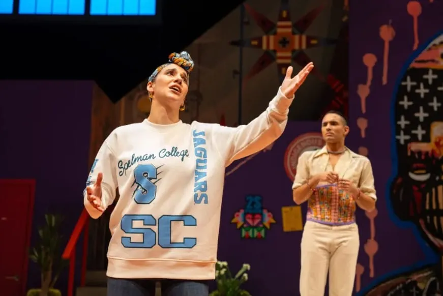 Fake It Until You Make It en el Arena Stage: Una comedia que invita a reflexionar sobre la identidad y la diversidad