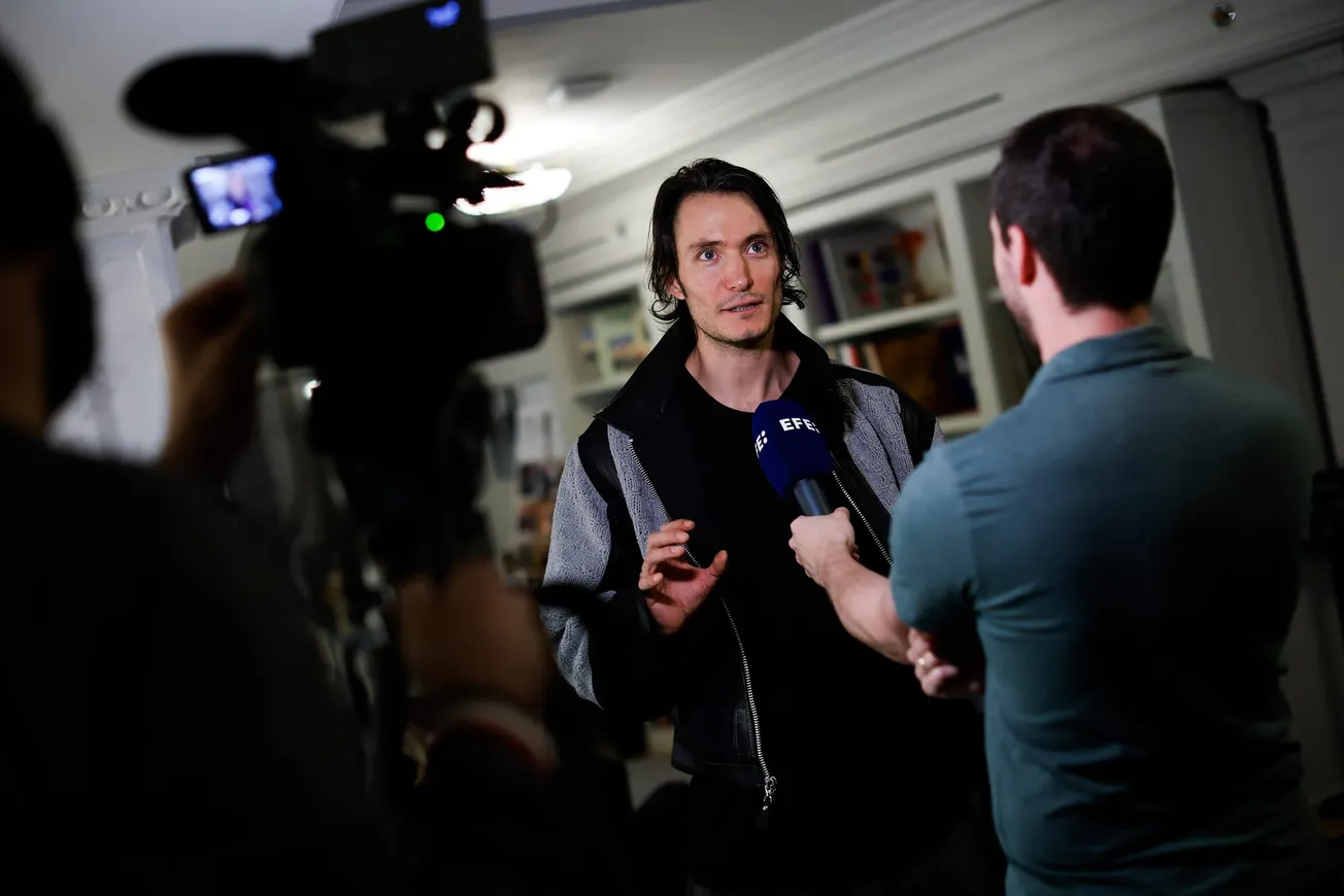 Claudio Cataño, de ‘Cien años de soledad’, celebra el reconocimiento coral en los Platino