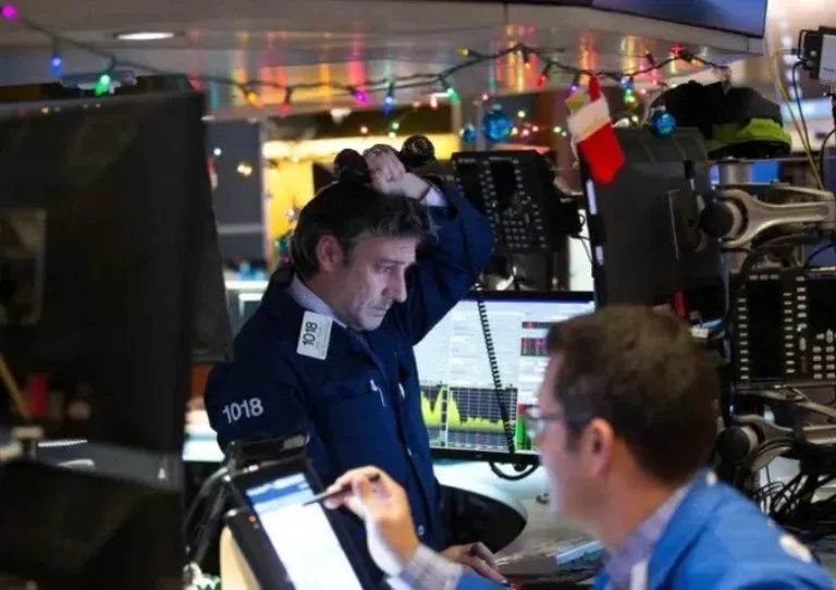Dow Jones abrió con una ligera ganancia este miércoles mientras el S&P 500 pierde puntos: Wall Street se mantiene con cautela