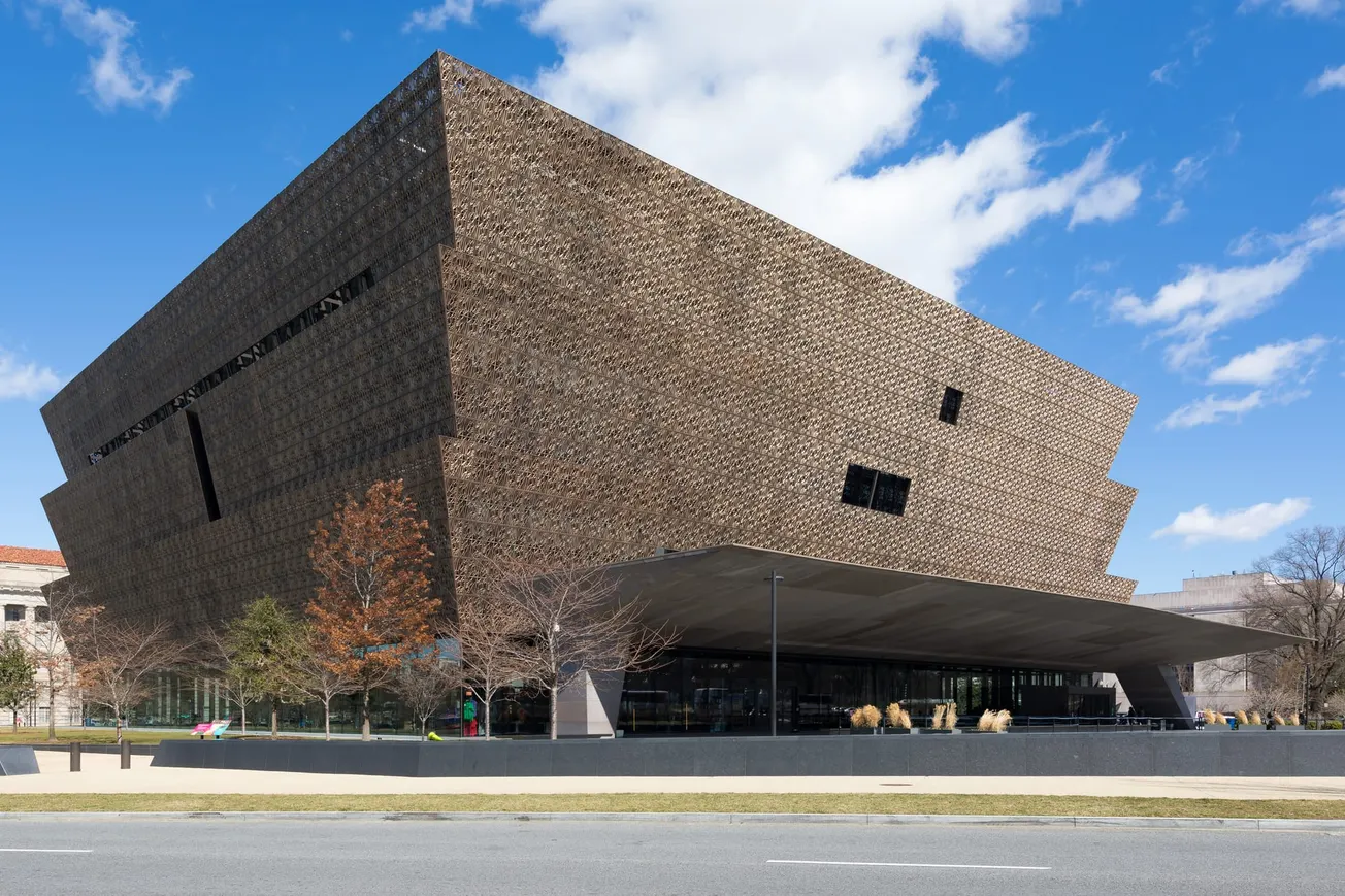 El Smithsonian responde a las acusaciones sobre retiro de obras en el African American History Museum