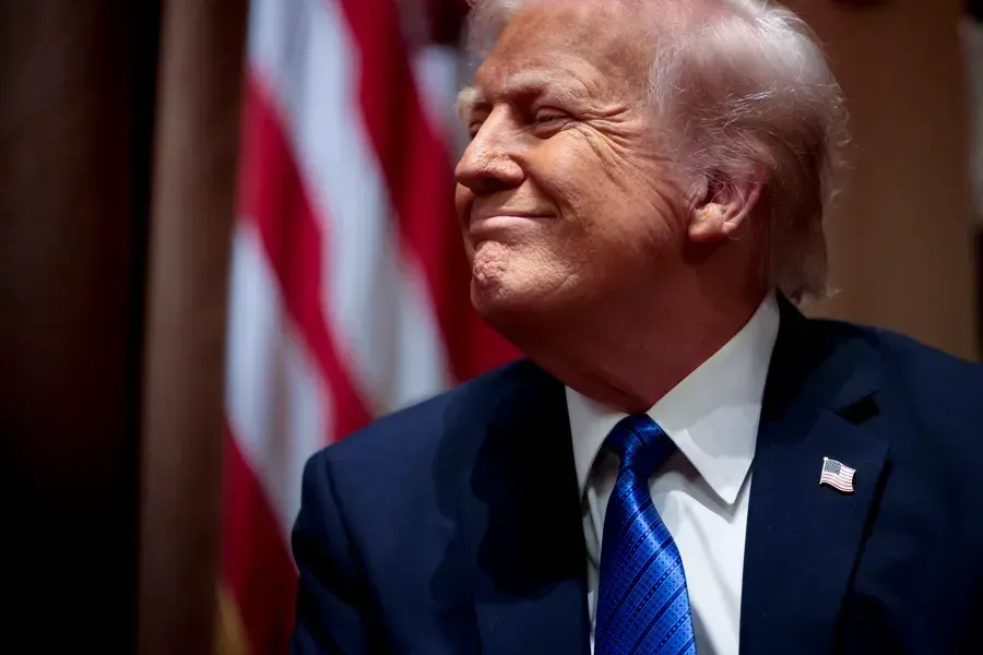 Trump coquetea con un tercer mandato presidencial