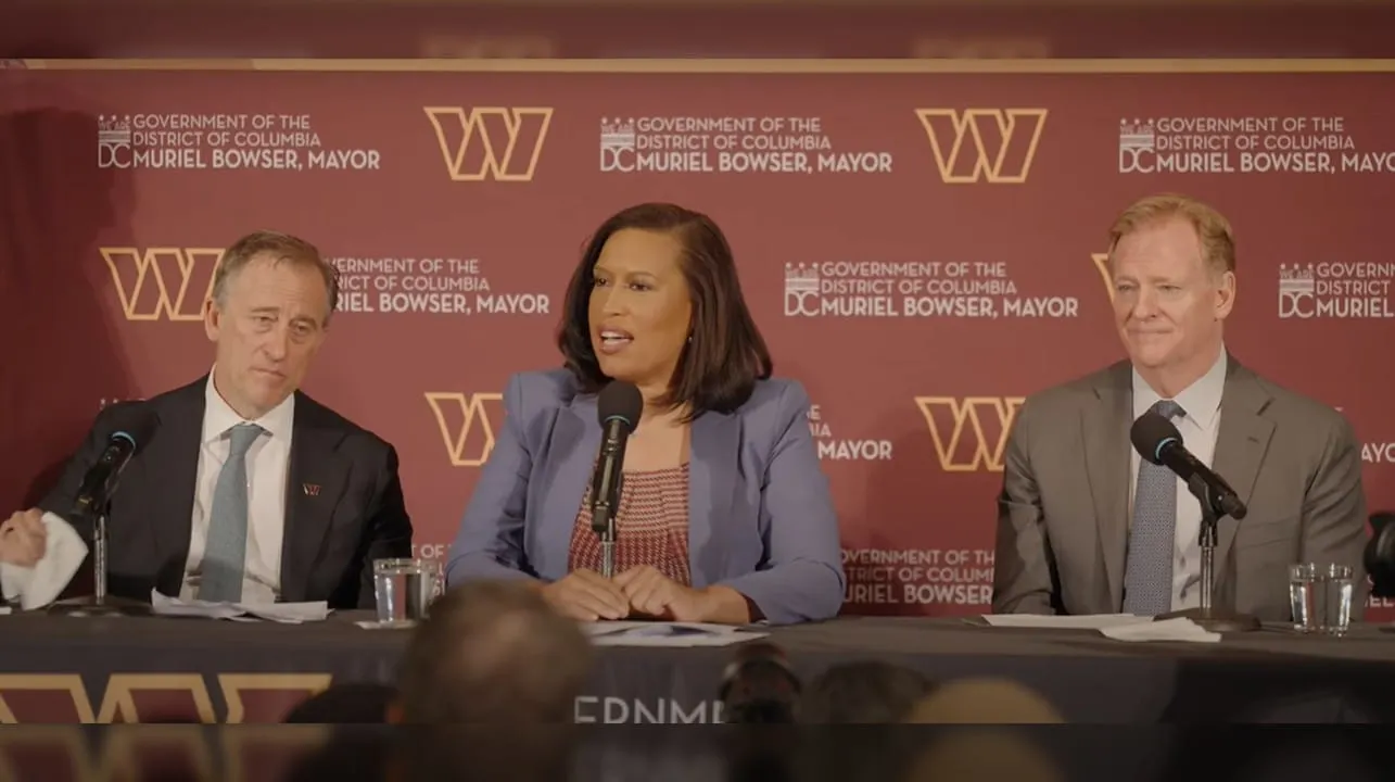 La alcaldesa Bowser y los Washington Commanders anuncian acuerdo histórico para traer el equipo a D.C.