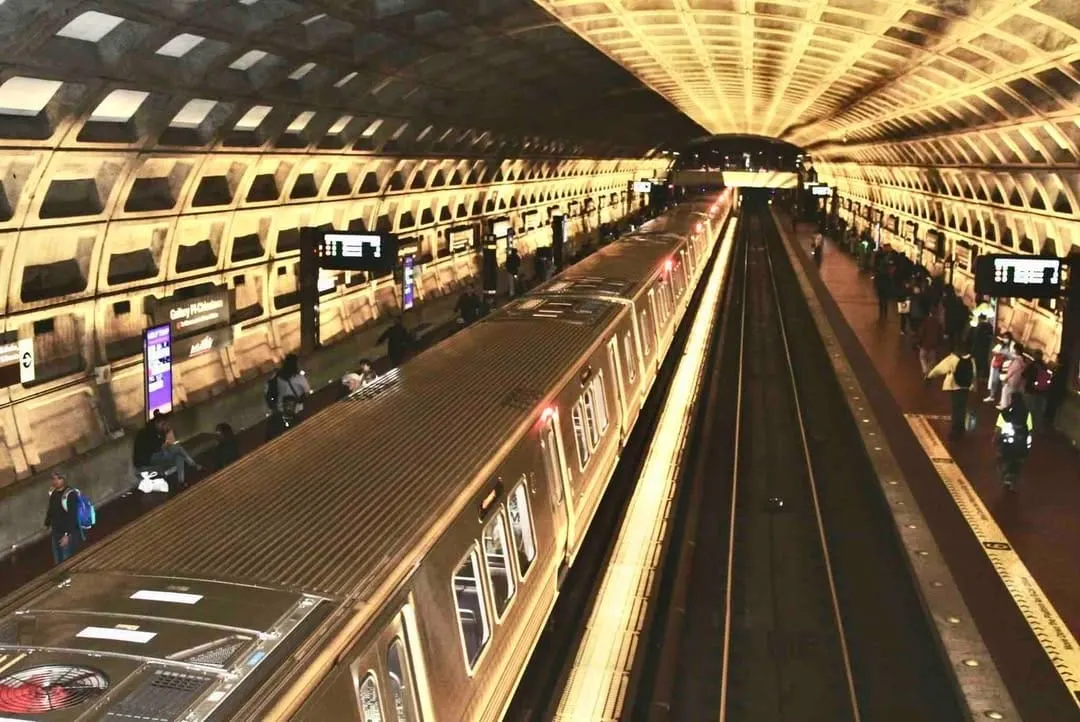 Metro anuncia obras en las líneas azul y verde este verano