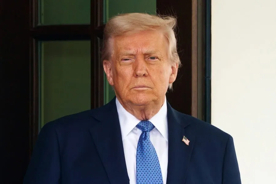 Trump elimina la oficina que establece los niveles de pobreza vinculados a servicios para 80 millones de personas