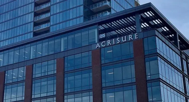 Gigante de seguros Acrisure se valora en $32 Mil Millones tras inversión de Bain Capital y otros