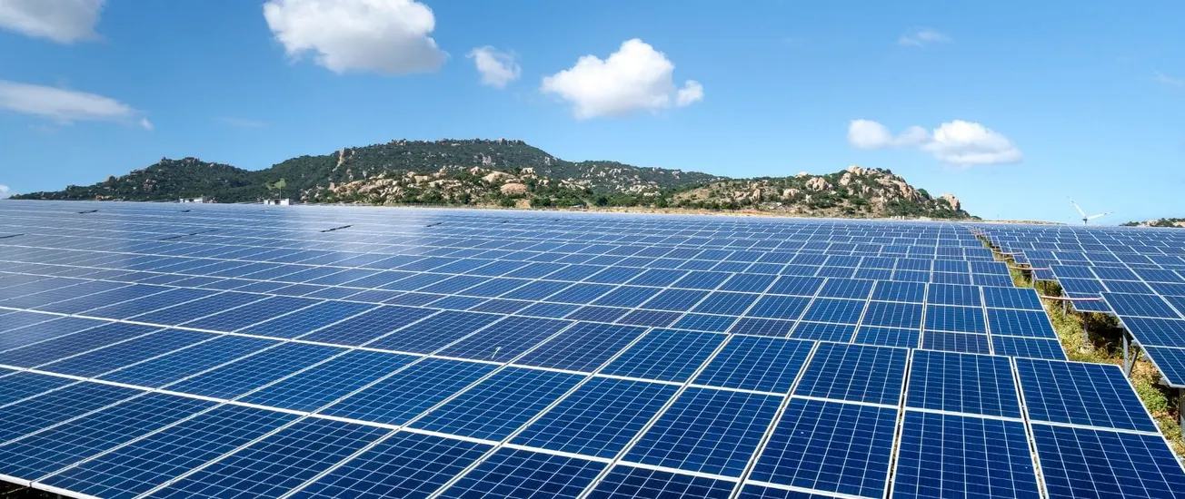 Radiografía de los empleos en energía limpia en Estados Unidos: el papel de los latinos y el impacto de las políticas de Donald Trump