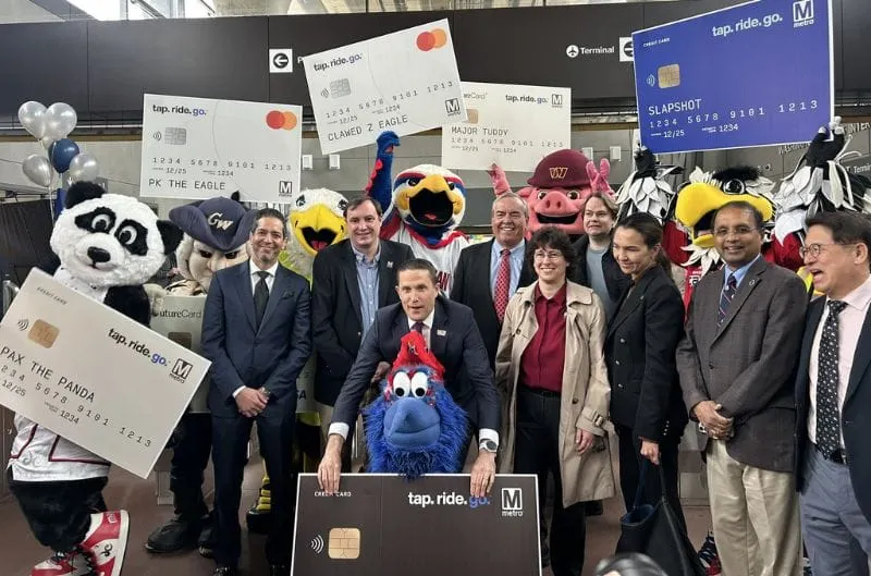 Ya puedes entrar al Metro de DC solo con tu tarjeta de crédito