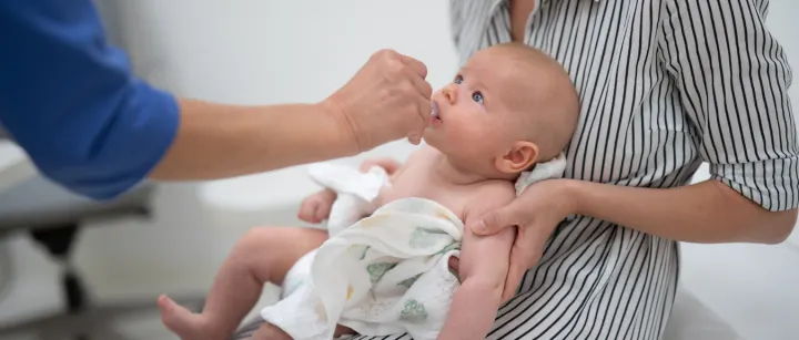 El HHS promueve las antiguas afirmaciones de Kennedy sobre la seguridad de la vacuna "placebo"