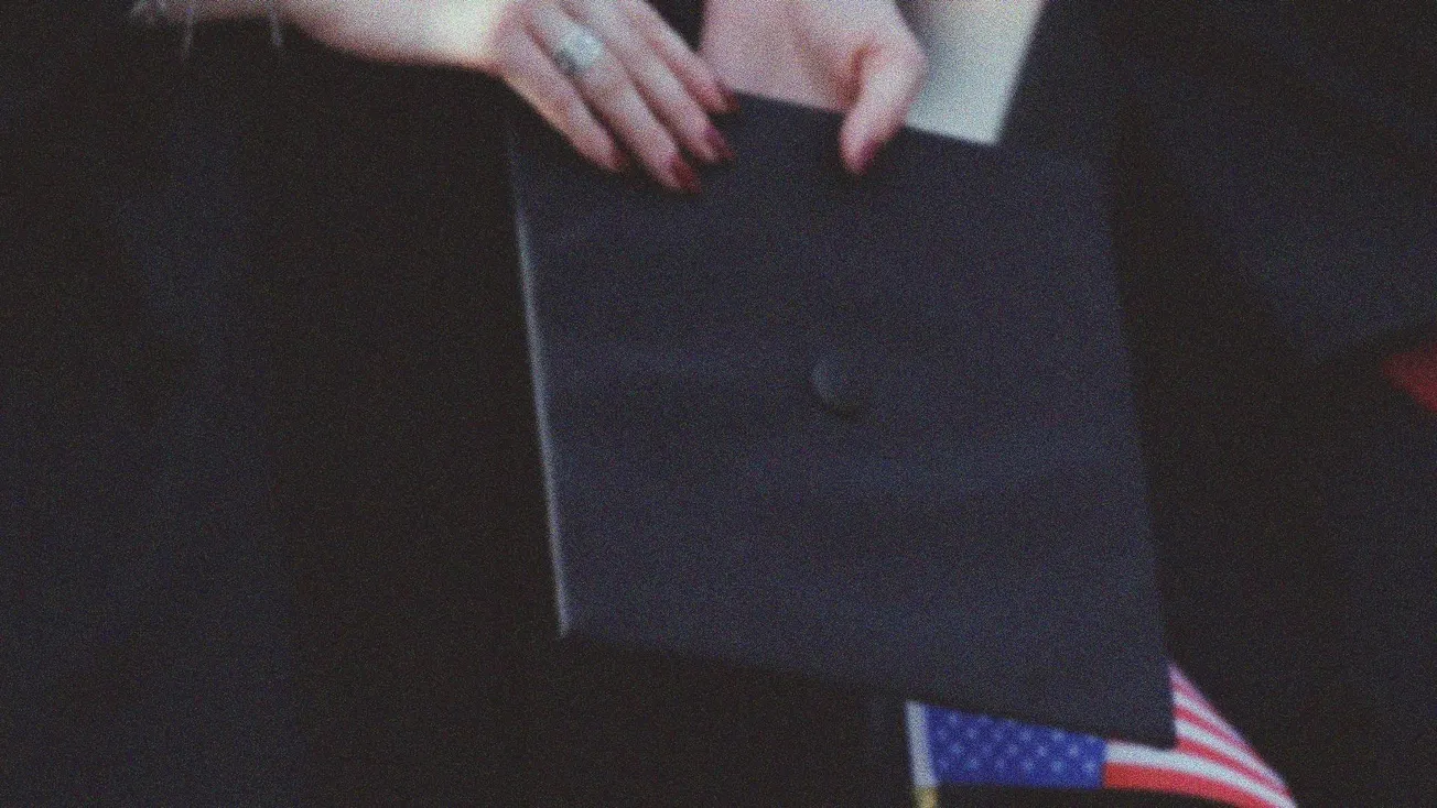 Así luce la nueva normalidad: la Casa Blanca pausa las entrevistas de visas a estudiantes extranjeros mientras "evalúa" sus nuevas políticas (como revisar tus redes sociales)