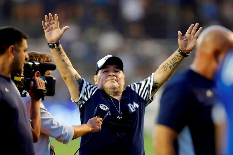 Empleado de funeraria que se tomó una foto con el cadáver de Maradona pide perdón