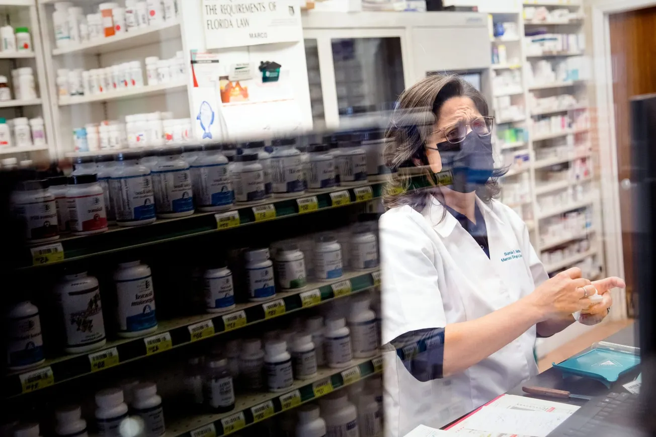 AARP responde al anuncio de los 10 primeros medicamentos en negociación de precio