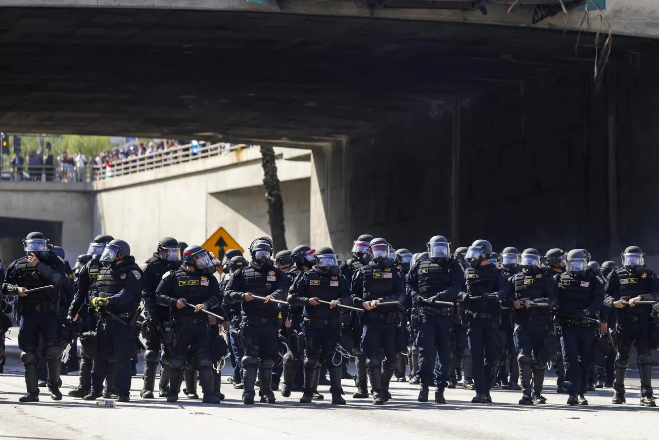 Redadas, caos y militarización: intensas protestas en Los Ángeles por redadas de ICE