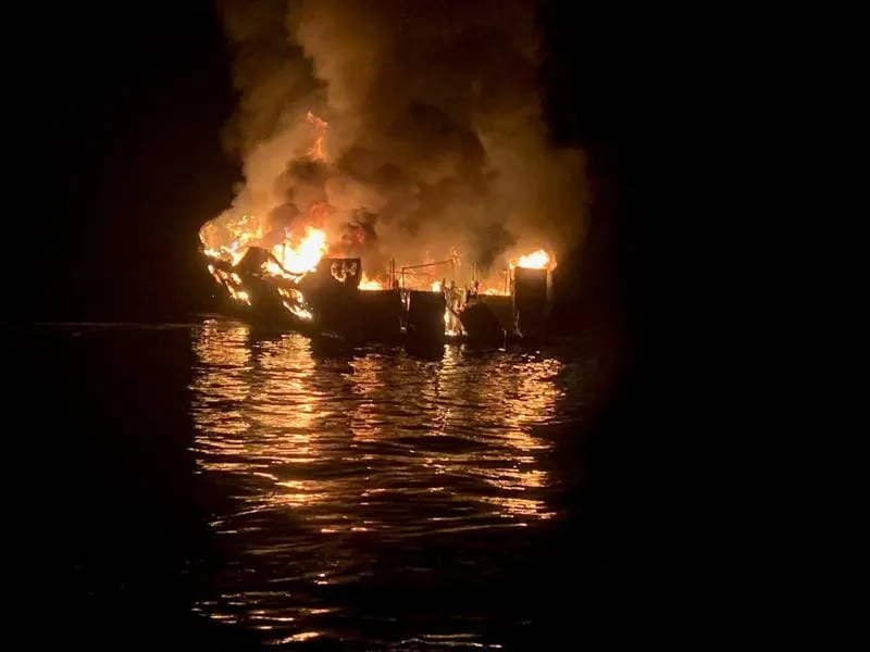 Desaparecen 29 personas tras incendio de un barco en California