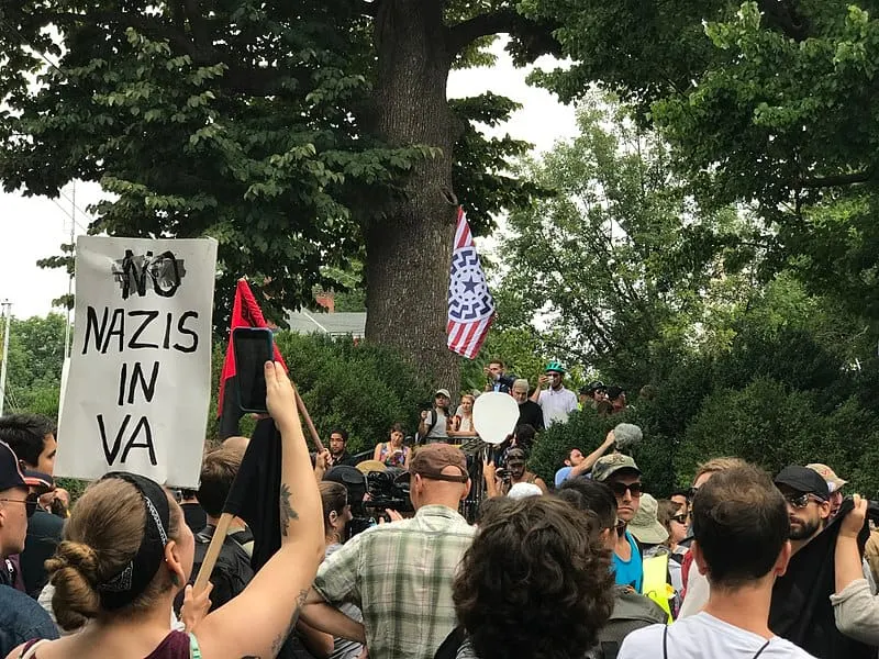 Supremacistas blancos deberán pagar $26M en daños a las víctimas de Charlottesville