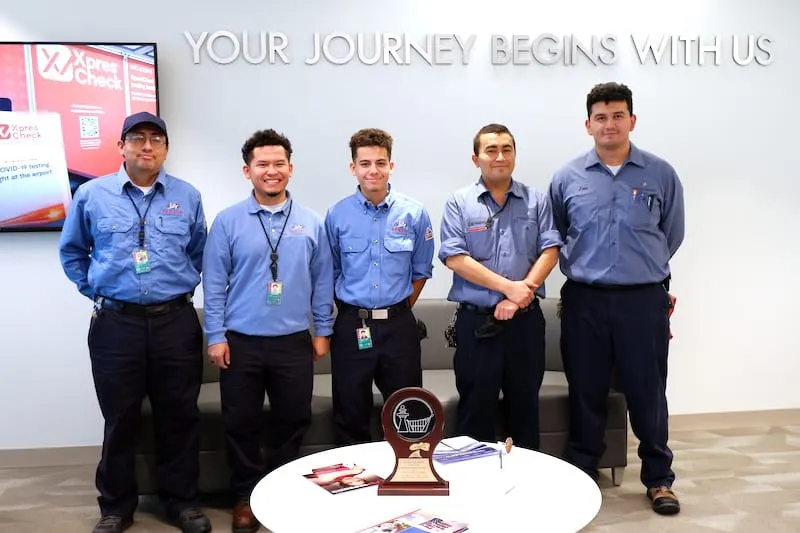 Aeropuertos del área metropolitana de DC ofrecen oportunidades para jóvenes latinos