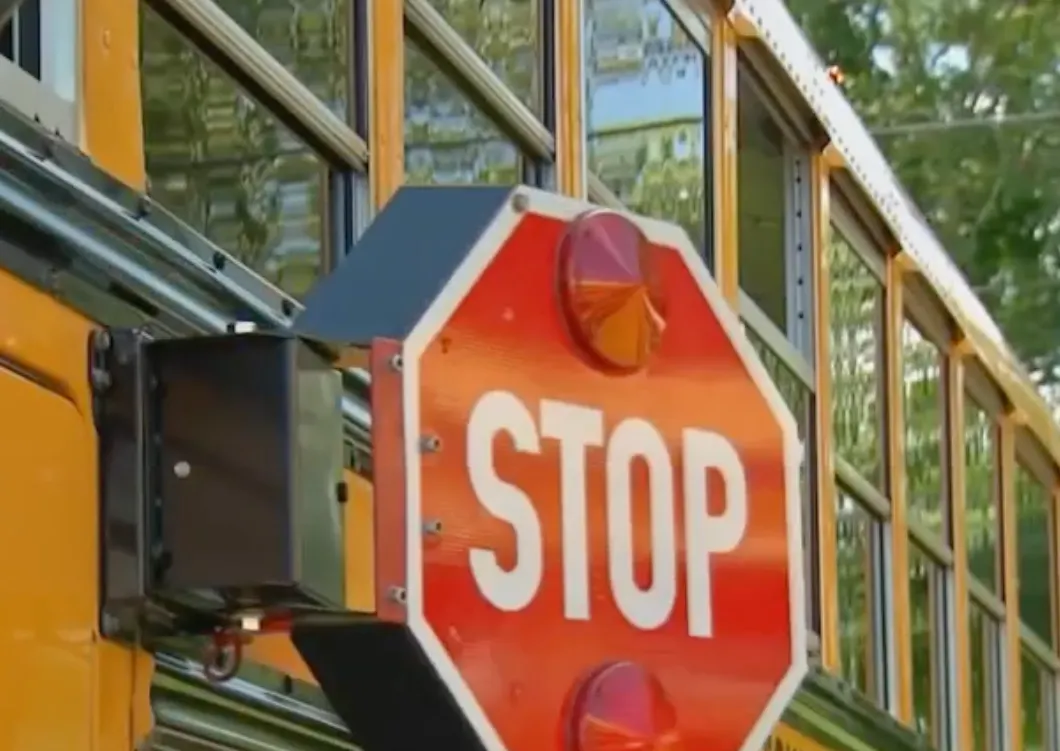 DC: Implantan cámaras de señalización de parada en autobuses escolares de DC