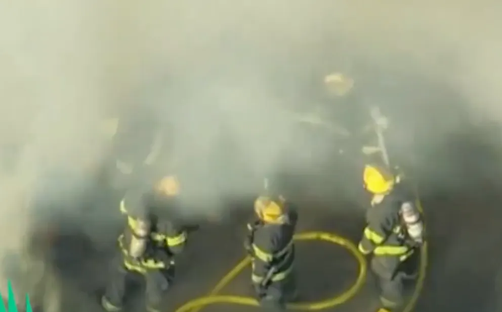 El Cuerpo de Bomberos de Filadelfia controla un peligroso incendio en Francisville