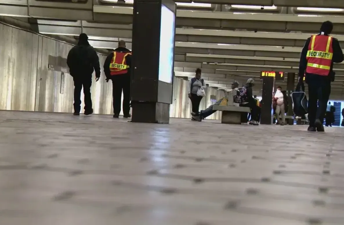 El Metro se refuerza con seguridad privada y tecnología avanzada tras tiroteo en Anacostia