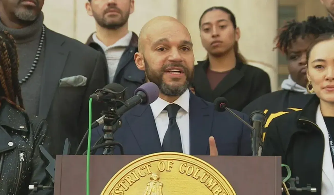 El concejal Robert White lanza una legislación pionera para reducir violencia juvenil en DC