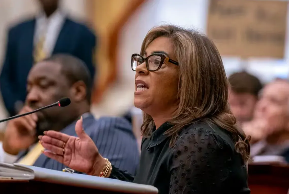 El Ayuntamiento de Filadelfia se pausa en las exigencias sobre campamentos para personas sin hogar