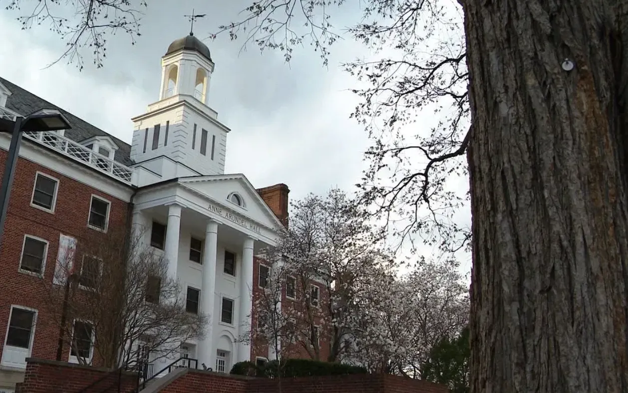 Documentos judiciales revelan preocupantes prácticas en la Universidad de Maryland