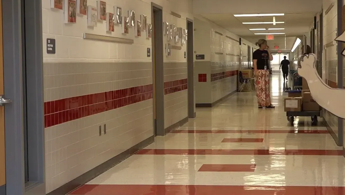 Los aumentos propuestos para los profesores de Fairfax se enfrentan a recortes por problemas de financiación