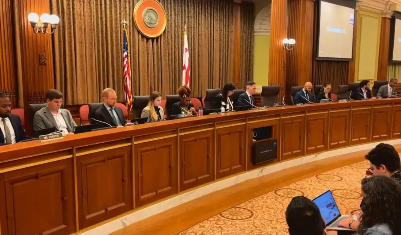 Más de $1.000 millones en recortes y subidas de impuestos propone Bowser para cubrir déficit