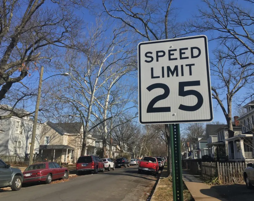 En cinco carreteras de Arlington instalan nuevos límites de velocidad