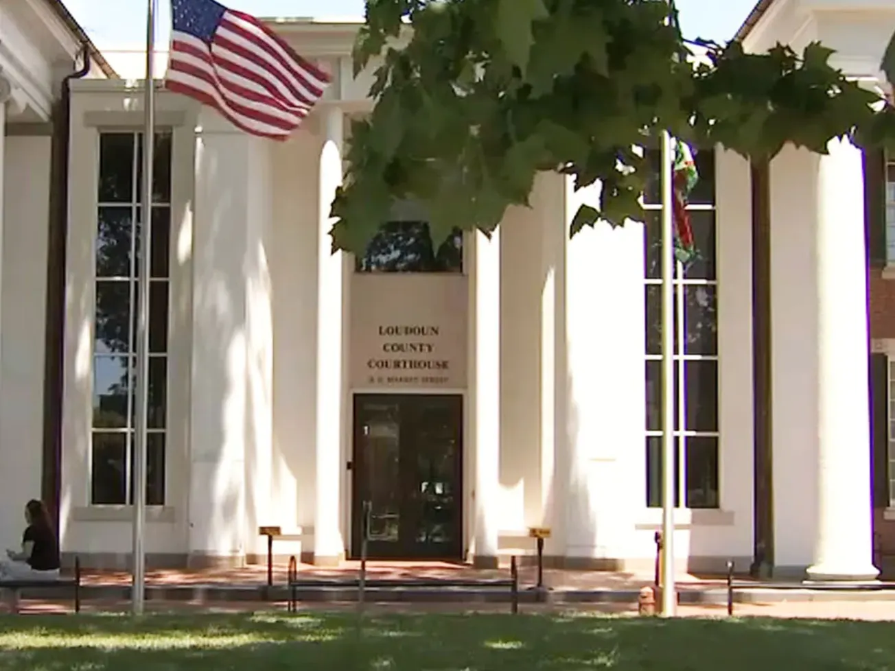 El condado de Loudoun ajusta la hora de inicio de las clases 15 minutos más tarde