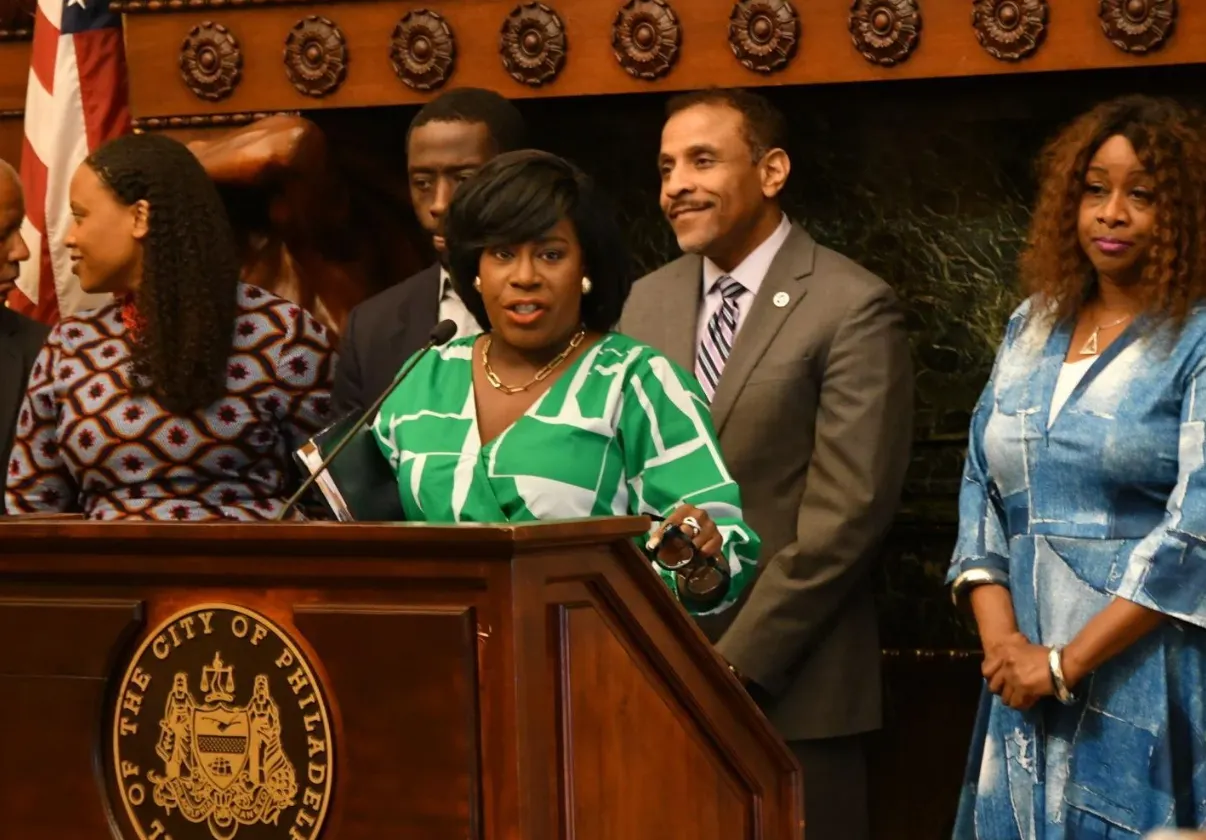 La alcaldesa de Filadelfia y los líderes educativos abogan por una financiación justa del Estado para las escuelas