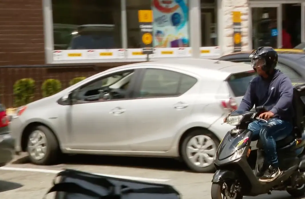 Más de 60 detenciones y más de 160 scooters confiscados en una campaña en DC que lleva una semana