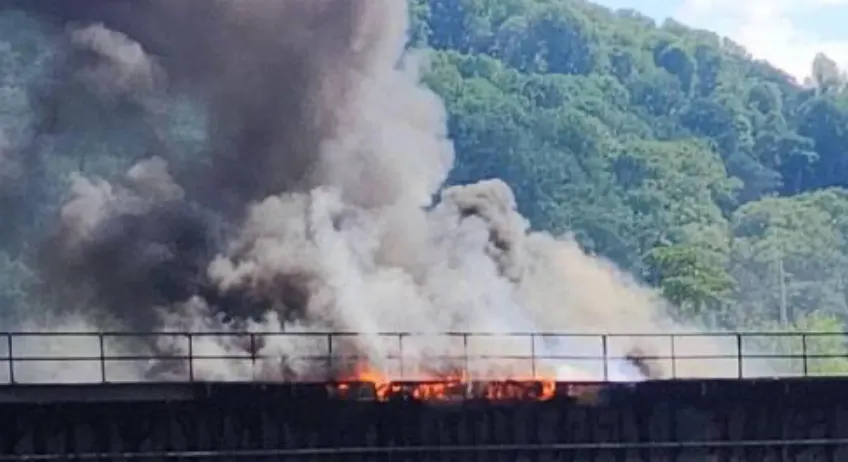 Un incendio del puente Harpers Ferry paraliza las operaciones ferroviarias en Sandy Hook, Maryland