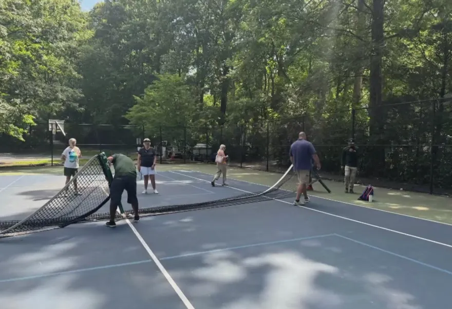 El condado de Fairfax reanuda el mantenimiento de la pista de pickleball a diez días de una protesta sentada