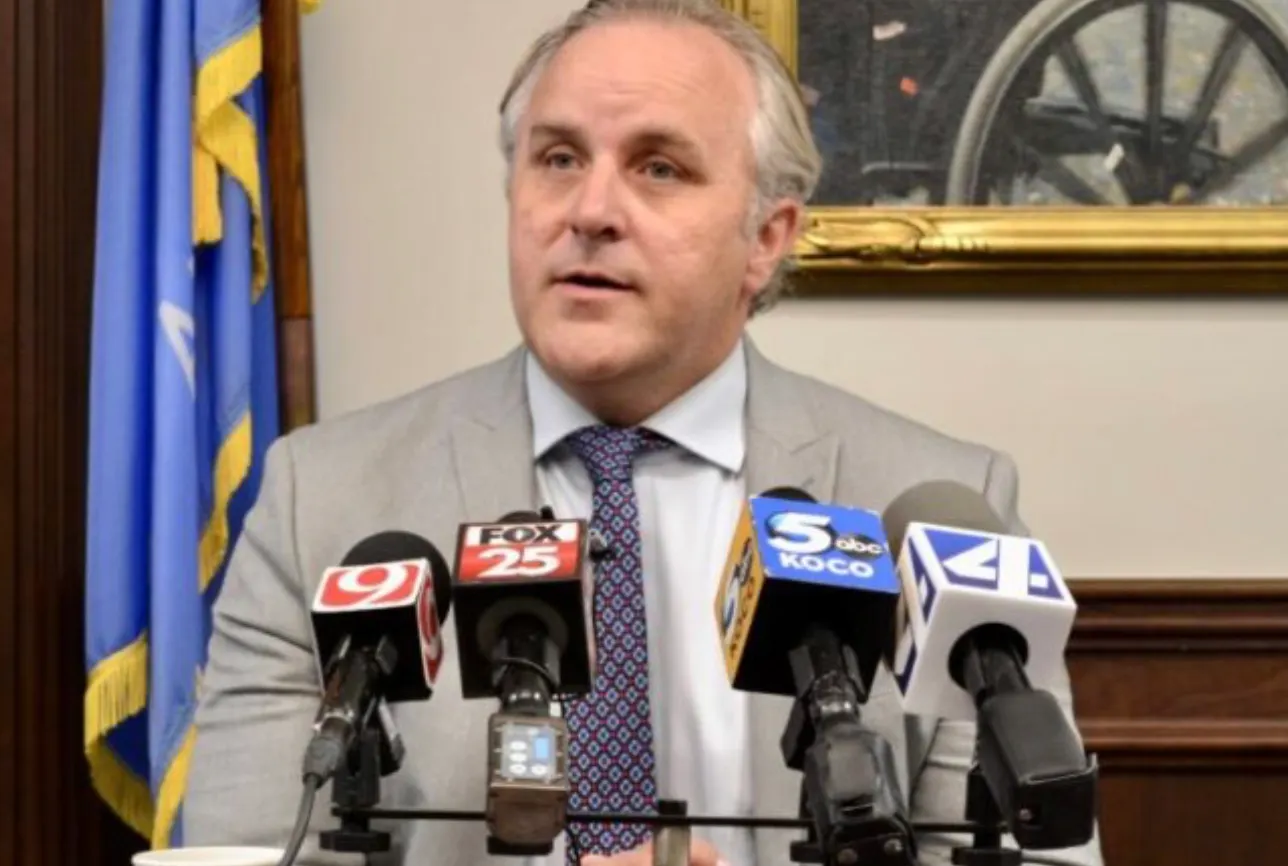 El Senado de Oklahoma investiga el consumo de tabaco y el uso de teléfonos móviles en las escuelas