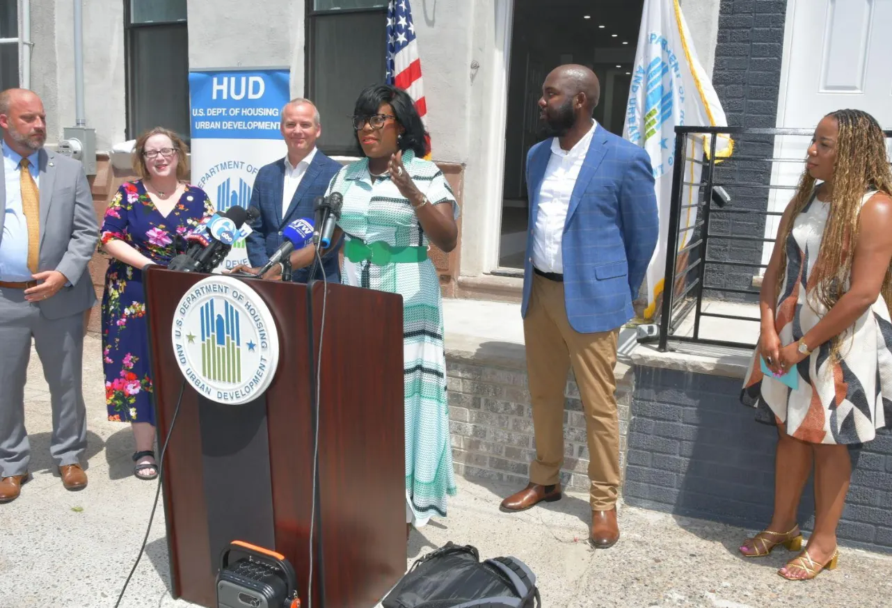 El HUD amplía su programa de financiación de reparaciones de viviendas en Filadelfia