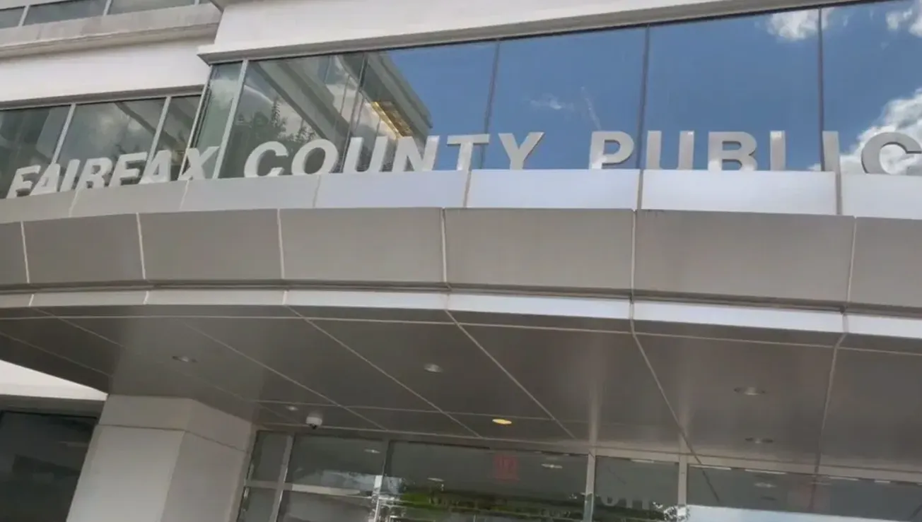 El condado de Fairfax aprueba la controvertida política 8130 para hacer frente a la masificación escolar