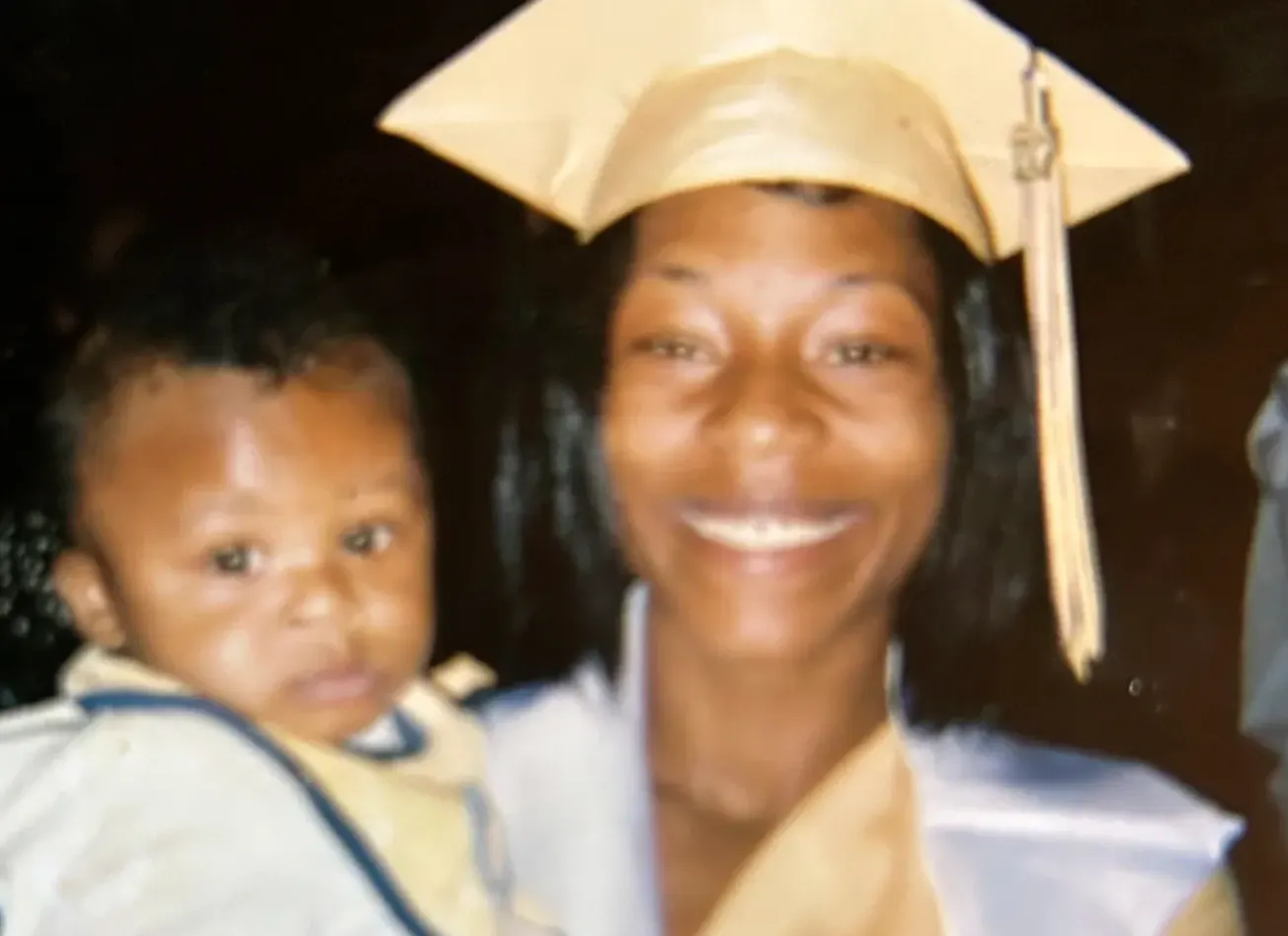 Las imágenes de una cámara corporal revelan el tiroteo mortal de un agente contra una mujer afroamericana