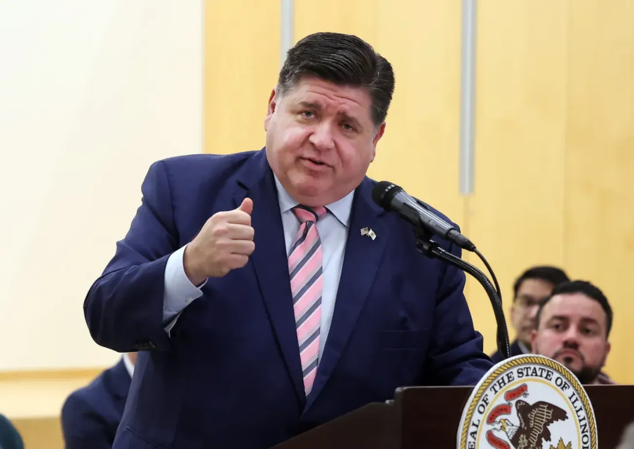 El gobernador Pritzker se muestra escéptico ante un acuerdo sobre el estadio de los Osos de Chicago en 2023