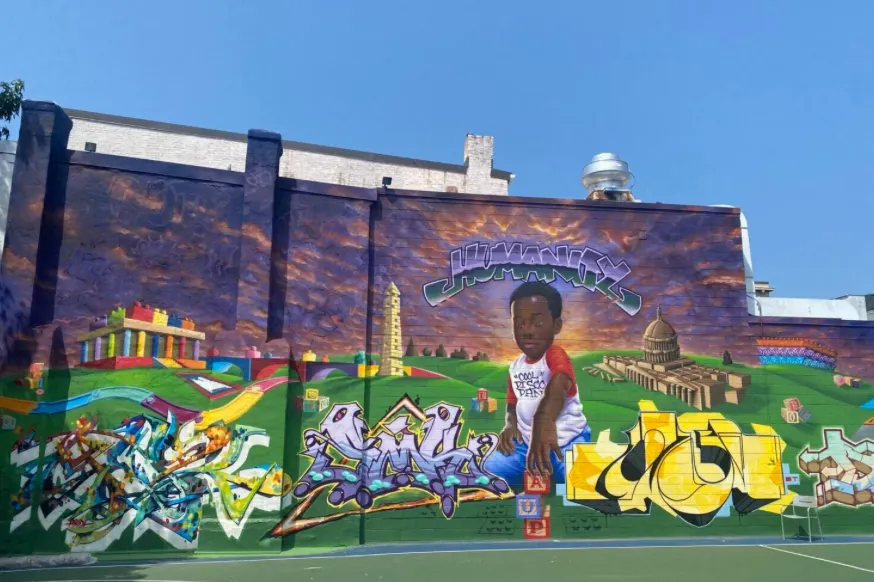 Disputa legal sobre el icónico mural de graffiti en DC, el Muro de la Humanidad