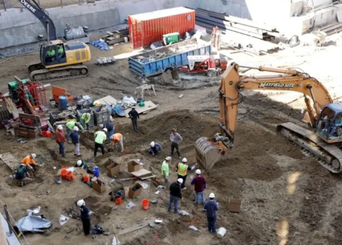 Surge una controversia por el descubrimiento de un cementerio de 200 años en Filadelfia