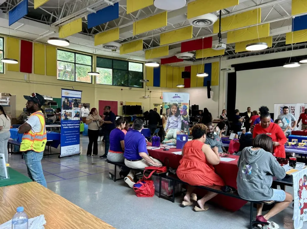 Un colegio público charter de DC cierra unos días antes de clases alegando una crisis financiera