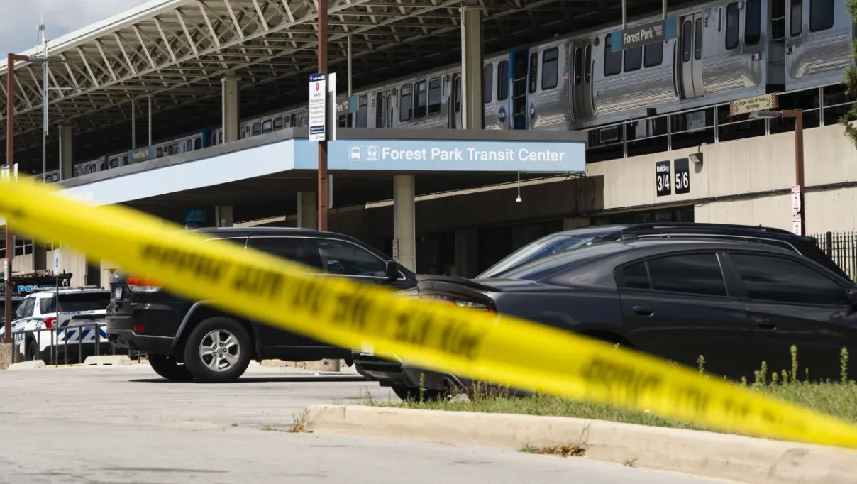 Un tiroteo mortal en la línea azul de la CTA en Forest Park se cobra cuatro vidas