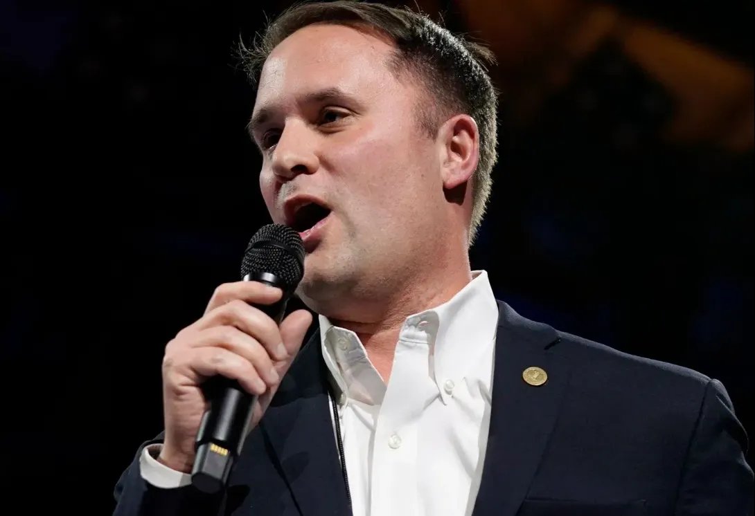 El Fiscal General de Virginia aboga por una aplicación unificada de la ley de inmigración con el ICE