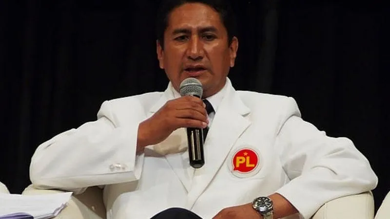 Vladimir Cerrón, el polémico neurocirujano que se ha convertido en actor clave de la política peruana