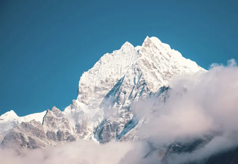 Campamento más alto del Monte Everest está lleno de basura congelada y su limpieza llevará años