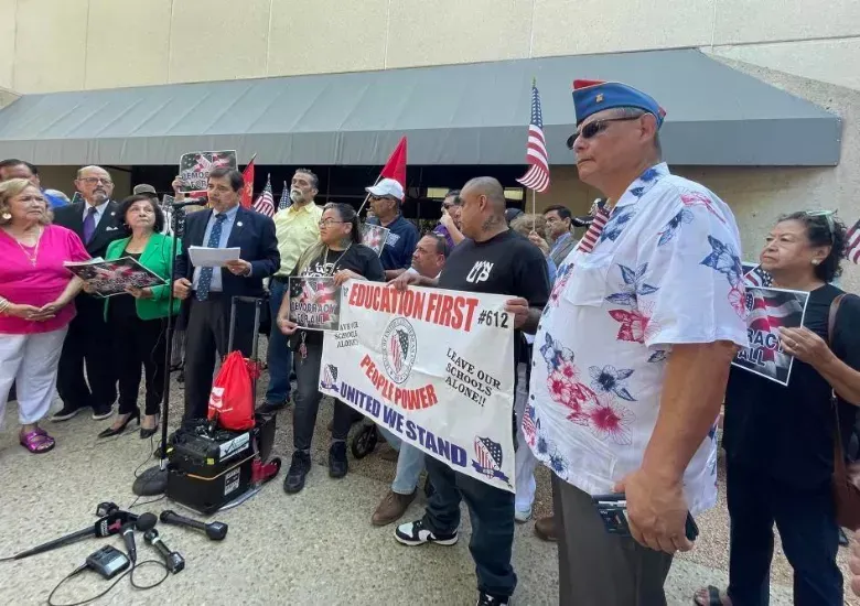 Grupo de derechos civiles latinos exige investigación luego de que autoridades de Texas registraran casas