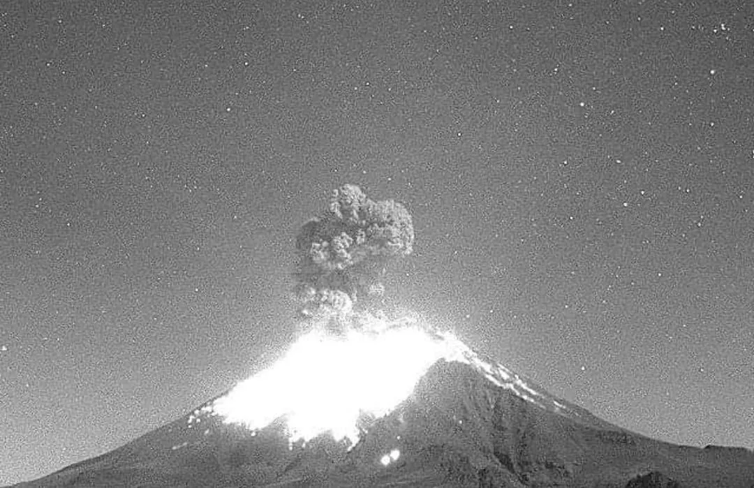 Volcán Popocatépetl emite dos explosiones y activan alerta amarilla